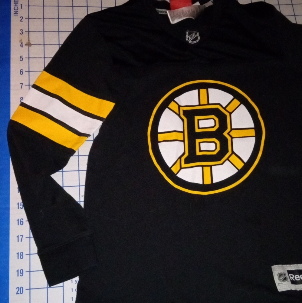 Nice Reebok Bruins NHL youth medium